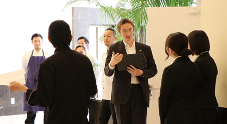 ホテルふたり木もれ陽 支配人