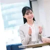 参加者と話す先輩社員